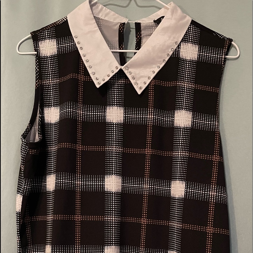 Collard no sleeve blouse